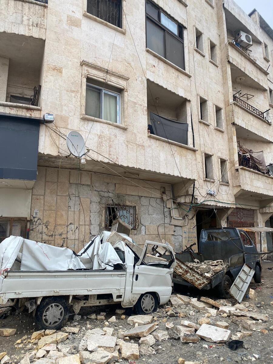 Camionetas destrozadas por el terremoto de Turquía y Siria