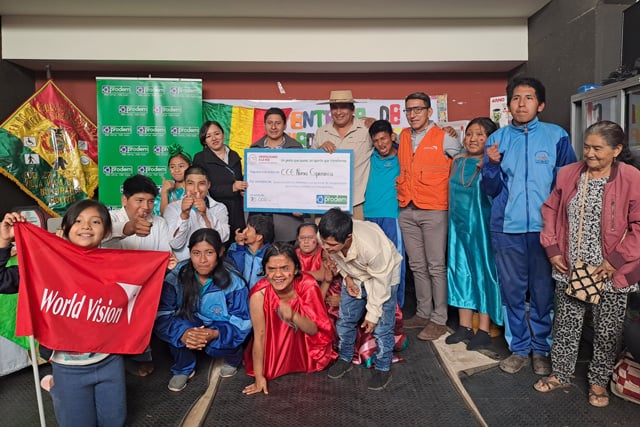 Entrega cheques en Muyupampa